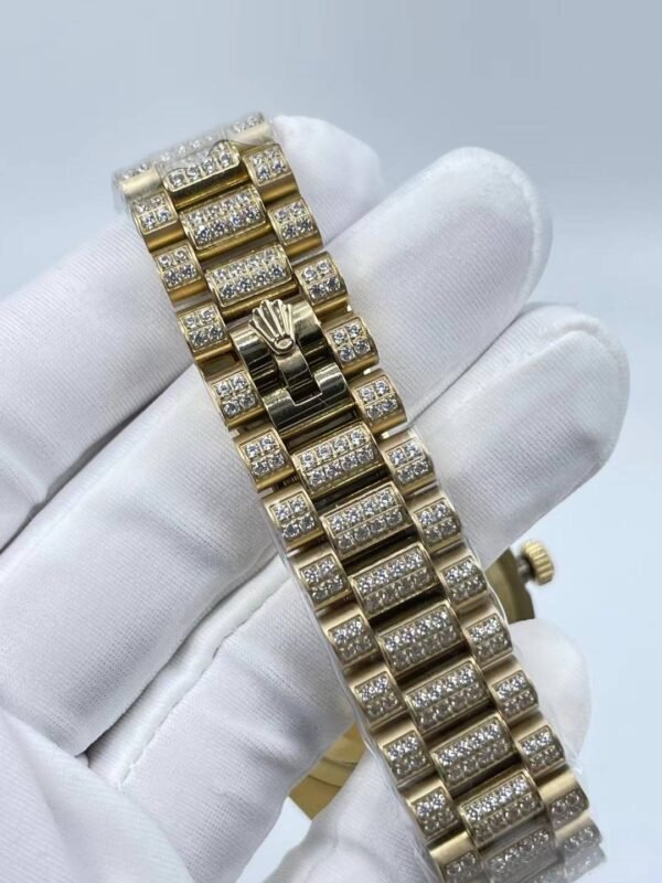 Rolex's new full-diamond double-calendar three-dimensional Roman dial, size 41mm