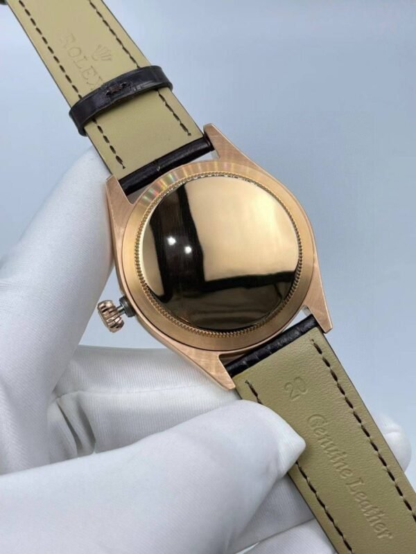 Silver dial, rose gold case  39mm