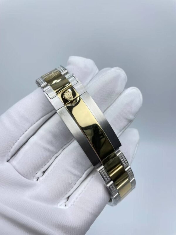 The new Rolex SUB model with a sapphire crystal face, size 40mm. The new strap design: diamonds on both sides + shiny center.