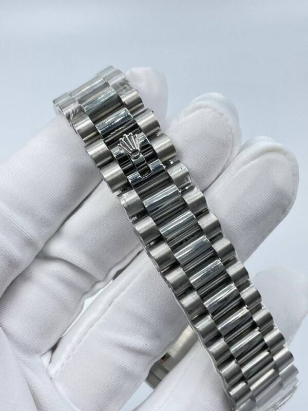 New Sunday Calendar Type Set with diamonds  41mm