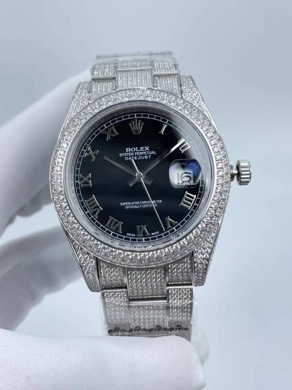 Rolex's new full-diamond single-date Roman bezel model, with a size of 41mm