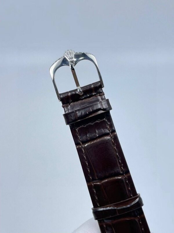 Silver dial, silver case  39mm