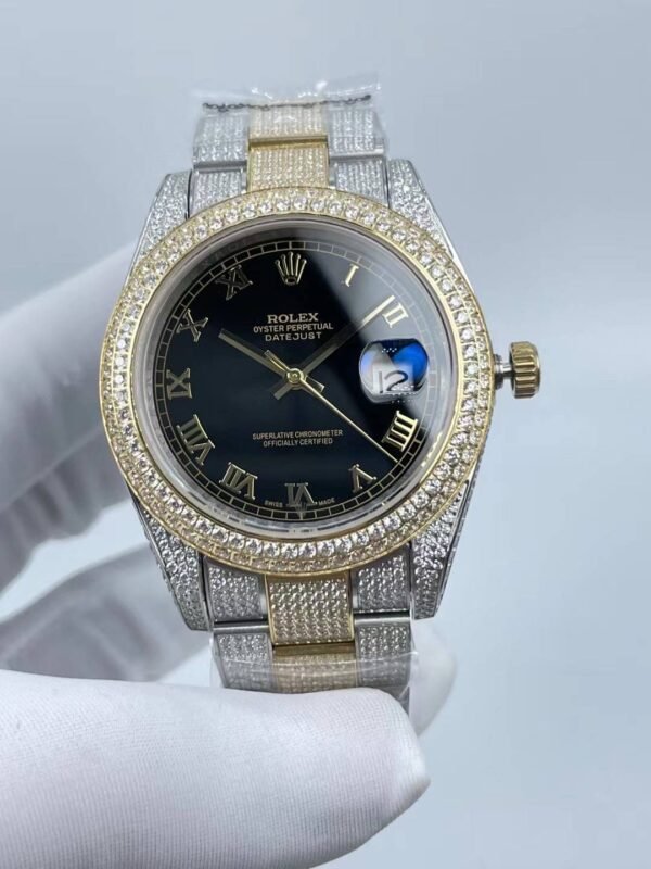 Rolex's new full-diamond single-date Roman bezel model, with a size of 41mm