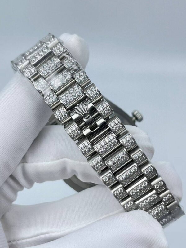 New full diamond Arabic numeral day and date calendar, 41mm