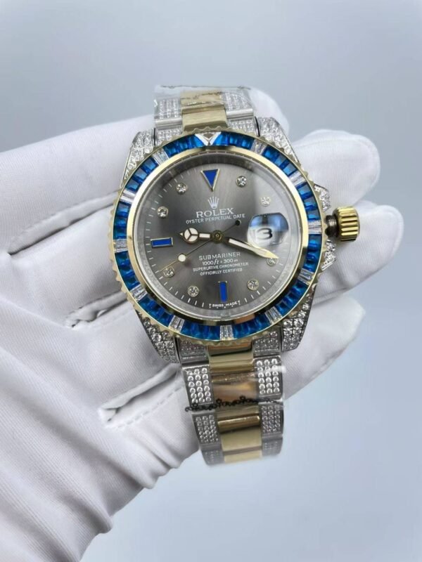 The new Rolex SUB model, with a size of 40mm. The new strap features: diamonds on both sides + shiny center.
