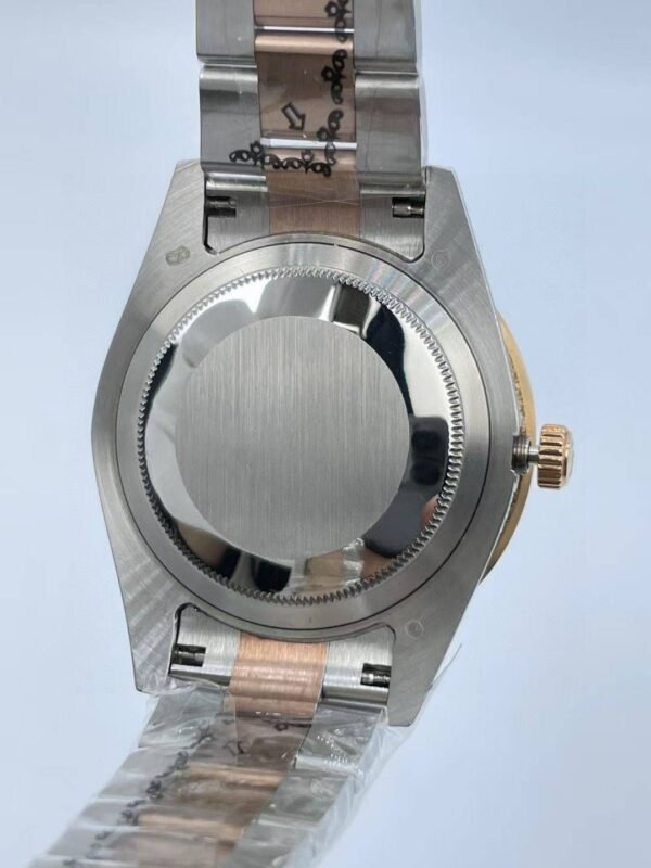 The new log features a diamond icon and a new style strap  41mm