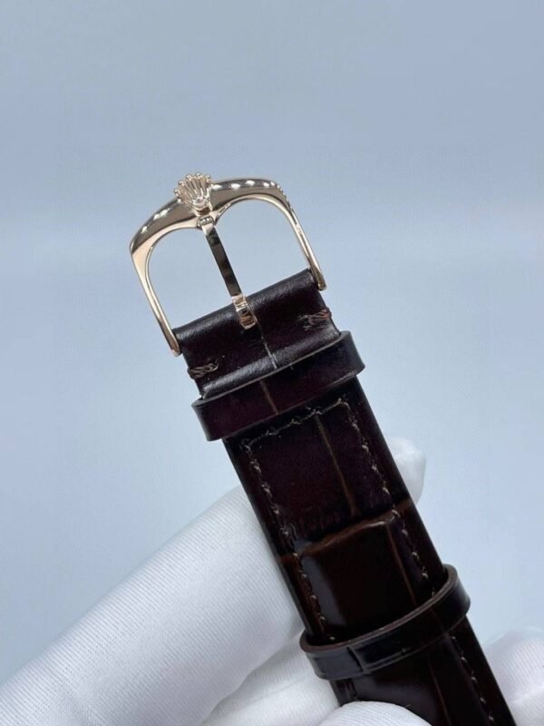 Silver dial, rose gold case  39mm