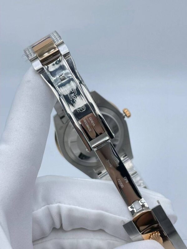 The new log features a diamond icon and a new style strap  41mm