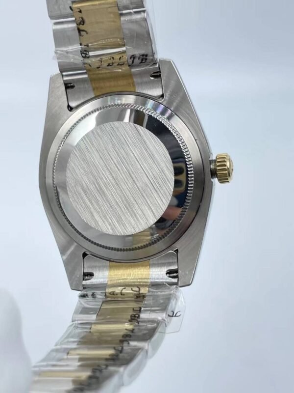 Rolex's new Datejust with a small bezel and small dial, 36mm in size (with a small grain bracelet)