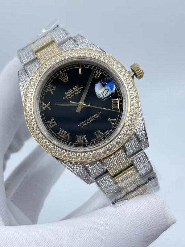 Rolex's new full-diamond single-date Roman bezel model, with a size of 41mm