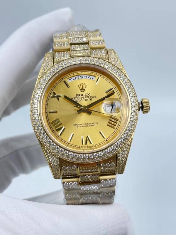 %[ULDOKDE(~$TE}7_XGD{XC_tmb Rolex's new full-diamond double-calendar three-dimensional Roman dial, size 41mm