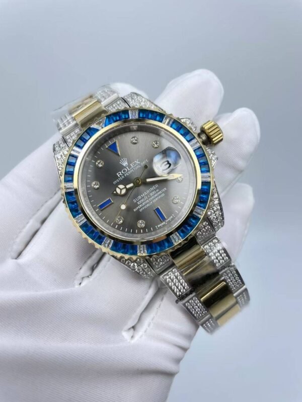 The new Rolex SUB model, with a size of 40mm. The new strap features: diamonds on both sides + shiny center.