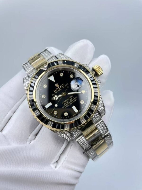 The new Rolex SUB model with a sapphire crystal face, size 40mm. The new strap design: diamonds on both sides + shiny center.