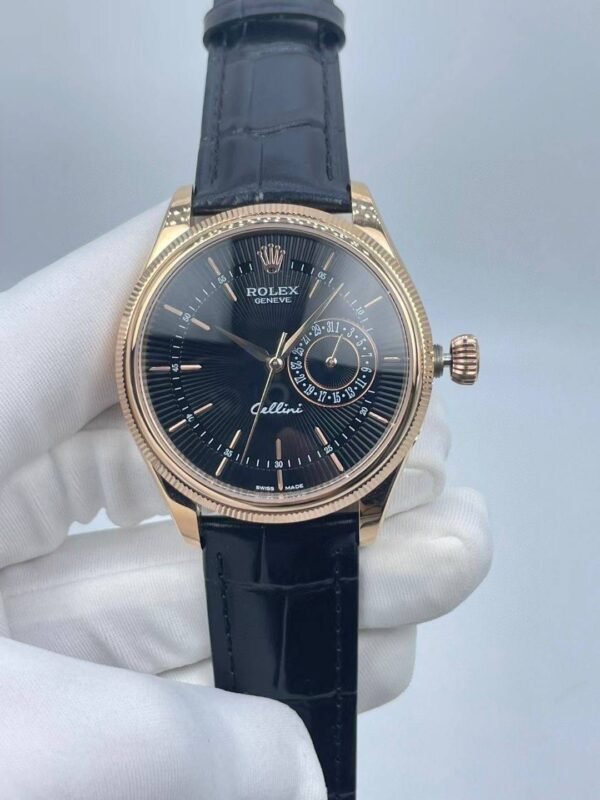 Silver dial, rose gold case, black strap  39mm