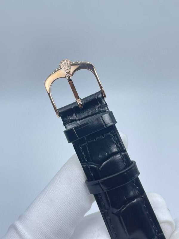 Silver dial, rose gold case, black strap  39mm