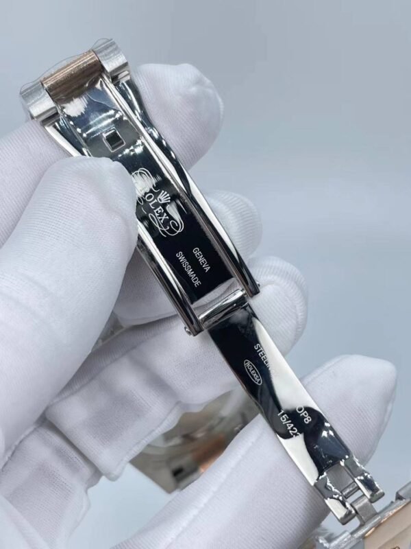 Rolex's new full-diamond flat three-leaf bracelet, with colorful Arabic numerals on a star-shaped surface, size 41mm