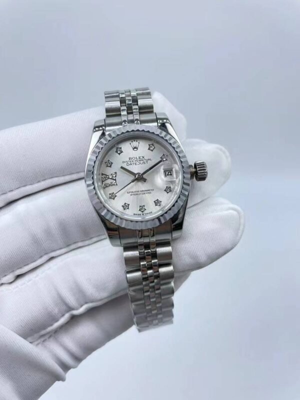 Rolex women's model with beaded star-shaped diamonds, size 26mm