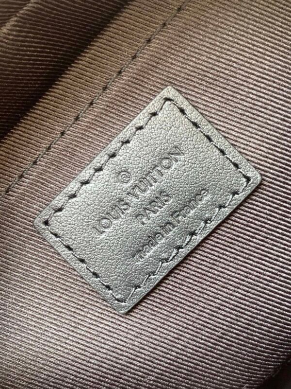 Soft Trunk Mini Handbag  18.5 x 13 x 8 centimeters (length x height x width)