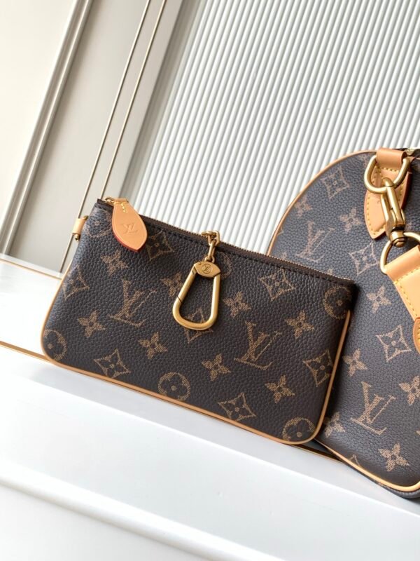 Model number M21122 vintage style. This Speedy P9 Bandoulière 30 handbag measures 32 x 22.5 x 18 cm (length x height x width).