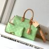 Model number M14064 Lemon Green. This Speedy P9 Bandoulière 30 handbag measures 32 x 22.5 x 18 centimeters (length x height x width).
