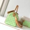 Model number M14064 Lemon Green. This Speedy P9 Bandoulière 30 handbag measures 32 x 22.5 x 18 centimeters (length x height x width).
