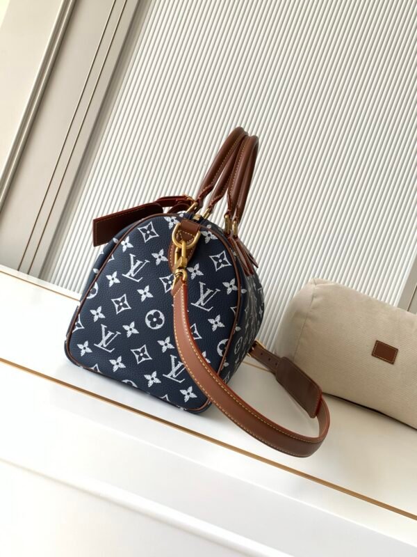 Model number M15282 - Blue fabric Speedy P9 Bandoulière 30 handbag          32 x 22.5 x 18 cm (length x height x width)