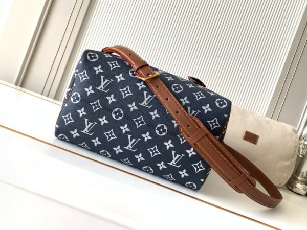 Model number M15282 - Blue fabric Speedy P9 Bandoulière 30 handbag          32 x 22.5 x 18 cm (length x height x width)