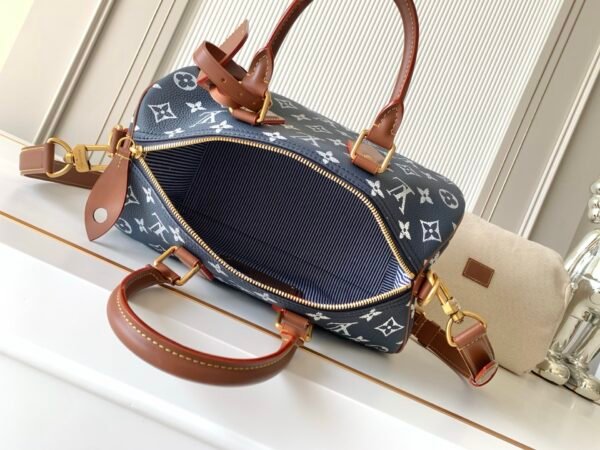 Model number M15282 - Blue fabric Speedy P9 Bandoulière 30 handbag          32 x 22.5 x 18 cm (length x height x width)