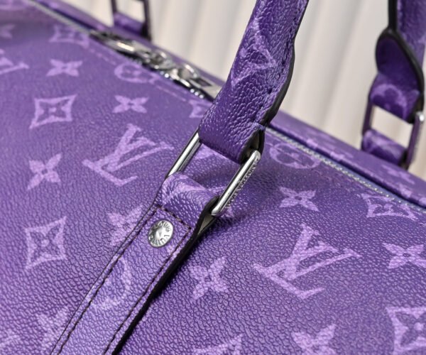 M11808 41416 Gradient Purple. This Keepall Bandouliere 45 travel bag measures 45x27x20cm.