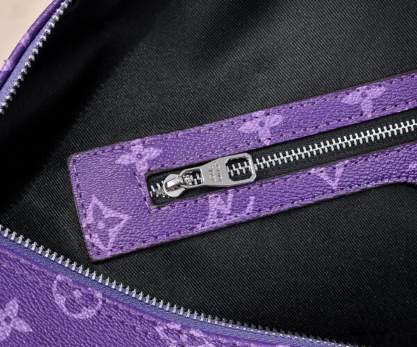 M11808 41416 Gradient Purple. This Keepall Bandouliere 45 travel bag measures 45x27x20cm.