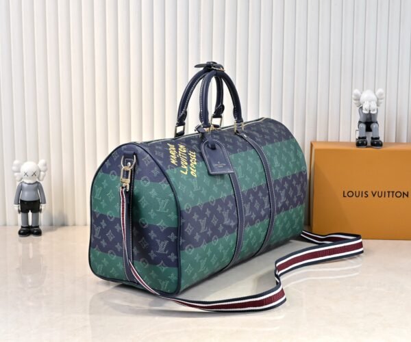 M25900 41416 This model Keell Bandoulière 50 Travel Bag  29 x 23 x 50 cm (height x width x length)