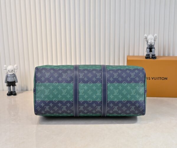 M25900 41416 This model Keell Bandoulière 50 Travel Bag  29 x 23 x 50 cm (height x width x length)