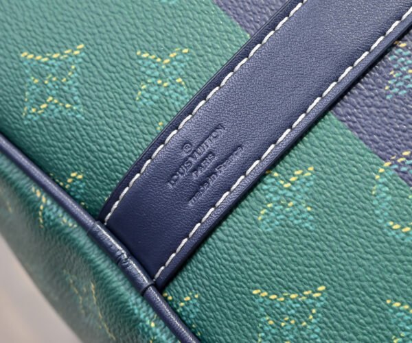 M25900 41416 This model Keell Bandoulière 50 Travel Bag  29 x 23 x 50 cm (height x width x length)