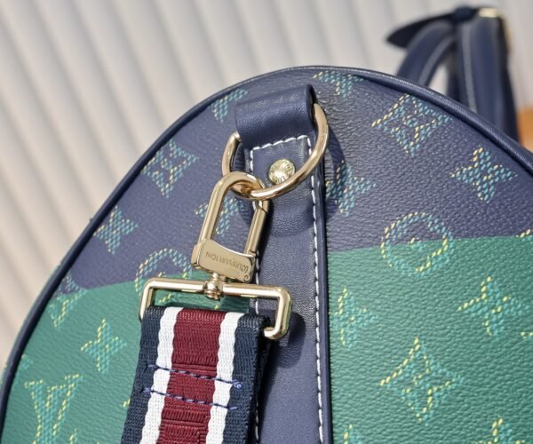 M25900 41416 This model Keell Bandoulière 50 Travel Bag  29 x 23 x 50 cm (height x width x length)