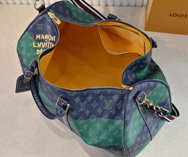 M25900 41416 This model Keell Bandoulière 50 Travel Bag  29 x 23 x 50 cm (height x width x length)