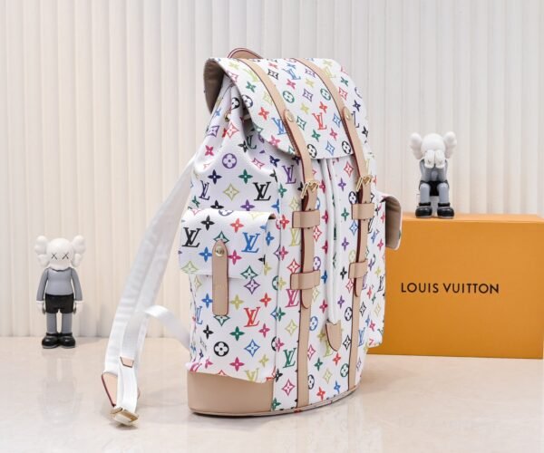 White Terracotta 41379 CHRISTOPHER Small bag with shoulder strap m41379 This is the Christopher small bag with shoulder strap model 41379. Dimensions: 41.0 x 48.0 x 13.0 cm (length x height x width)