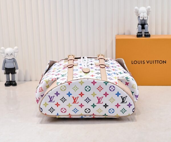 White Terracotta 41379 CHRISTOPHER Small bag with shoulder strap m41379 This is the Christopher small bag with shoulder strap model 41379. Dimensions: 41.0 x 48.0 x 13.0 cm (length x height x width)