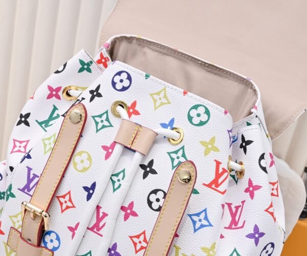 White Terracotta 41379 CHRISTOPHER Small bag with shoulder strap m41379 This is the Christopher small bag with shoulder strap model 41379. Dimensions: 41.0 x 48.0 x 13.0 cm (length x height x width)