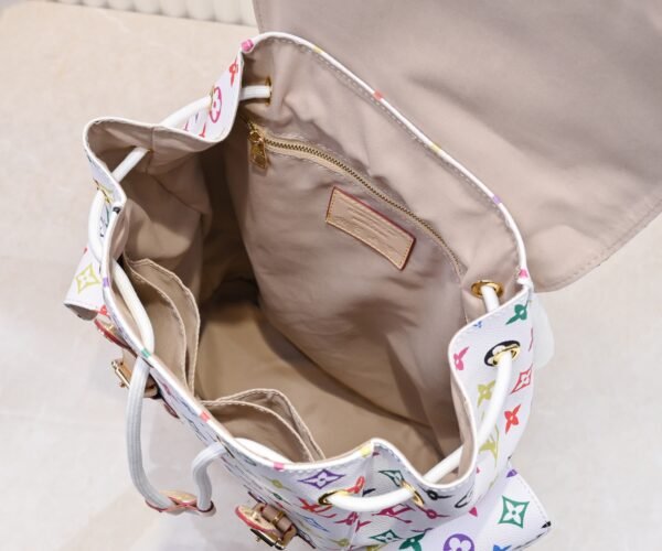 White Terracotta 41379 CHRISTOPHER Small bag with shoulder strap m41379 This is the Christopher small bag with shoulder strap model 41379. Dimensions: 41.0 x 48.0 x 13.0 cm (length x height x width)