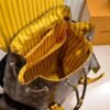 Model number M12729 - Vintage Blue M13202 - Vintage Tan Yellow 41379 This Christopher medium-sized backpack 38 x 44 x 12.5 cm (length x height x width)