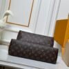 Small size M15208 M25774 This Louis Vuitton Ever More PM handbag measures 28x18x12 cm.