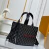 M13940  This top-quality original item from the collaboration collection by Pharrell and NIGO. The large-sized handbag "Shopper" measures 25x19x11 in size, suitable for shopping at Louis Vuitton.