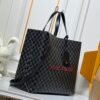 M24457 This medium-sized shopper bag is made by Louis Vuitton and measures 42x34x16 cm.