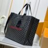 M24457 This medium-sized shopper bag is made by Louis Vuitton and measures 42x34x16 cm.