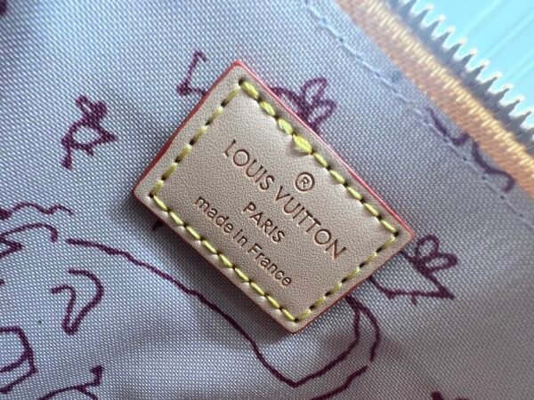 Alma BB handbag M99021 M82348 M82717, a creative masterpiece from the Louis Vuitton Catogram collection. Dimensions: 18x12x8cm.