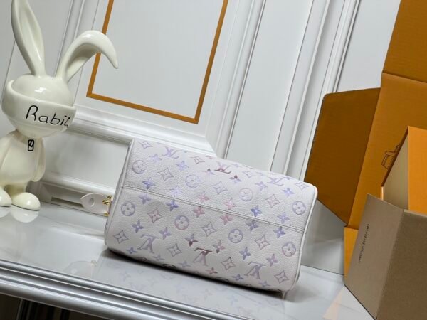 Speedy P9 Bandoulière 25 Monogram Leathe    Size: 25x15x15