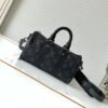 Model Number M45947 - Black Pattern. This handbag is made of Monogram Eclipse Reverse fabric, presenting the classic style of the Keepall travel bag in a compact design. Dimensions: 21×12×9cm.