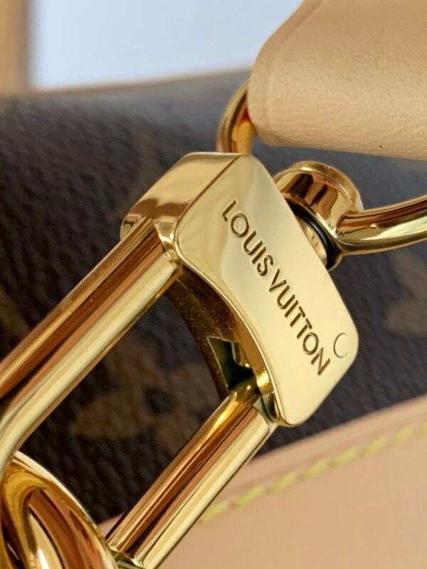 Model number M46977 - the Oldie Speedy series handbag was originally designed for travelers. By using this name, it pays tribute to the booming subway system of the 1930s. Dimensions: 25 x 19 x 15 cm (length x height x width)