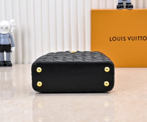 M23998 black. This Monogram embroidered floral design emerges in the elegant quilting, measuring 22 x 12 x 8 cm.