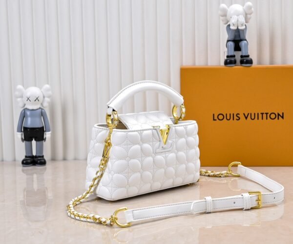 M23998 White. This Monogram embroidered floral design appears in the elegant quilting. Capucines mini handbag. Dimensions: 22 x 12 x 8 cm.